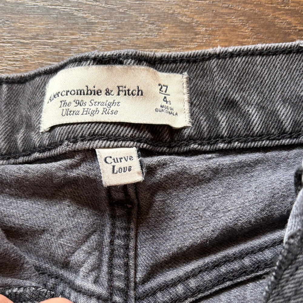 Abercrombie & Fitch the 90s straight ultra high rise curve love 4short - Picture 2 of 3